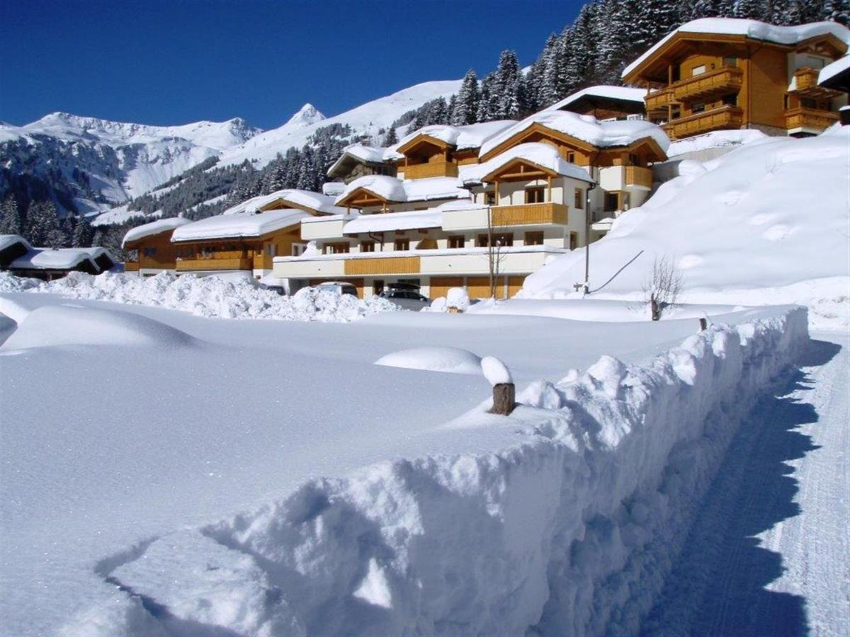 Large Chalet Apartment In Saalbach Hinterglemm Eksteriør bilde