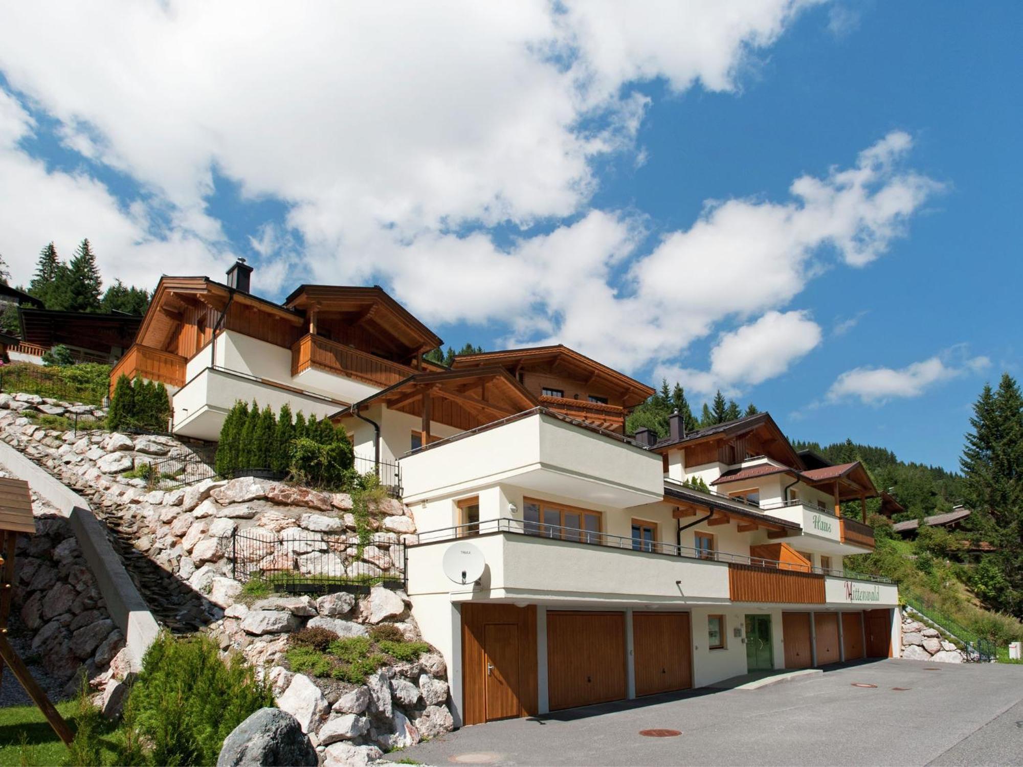 Large Chalet Apartment In Saalbach Hinterglemm Eksteriør bilde