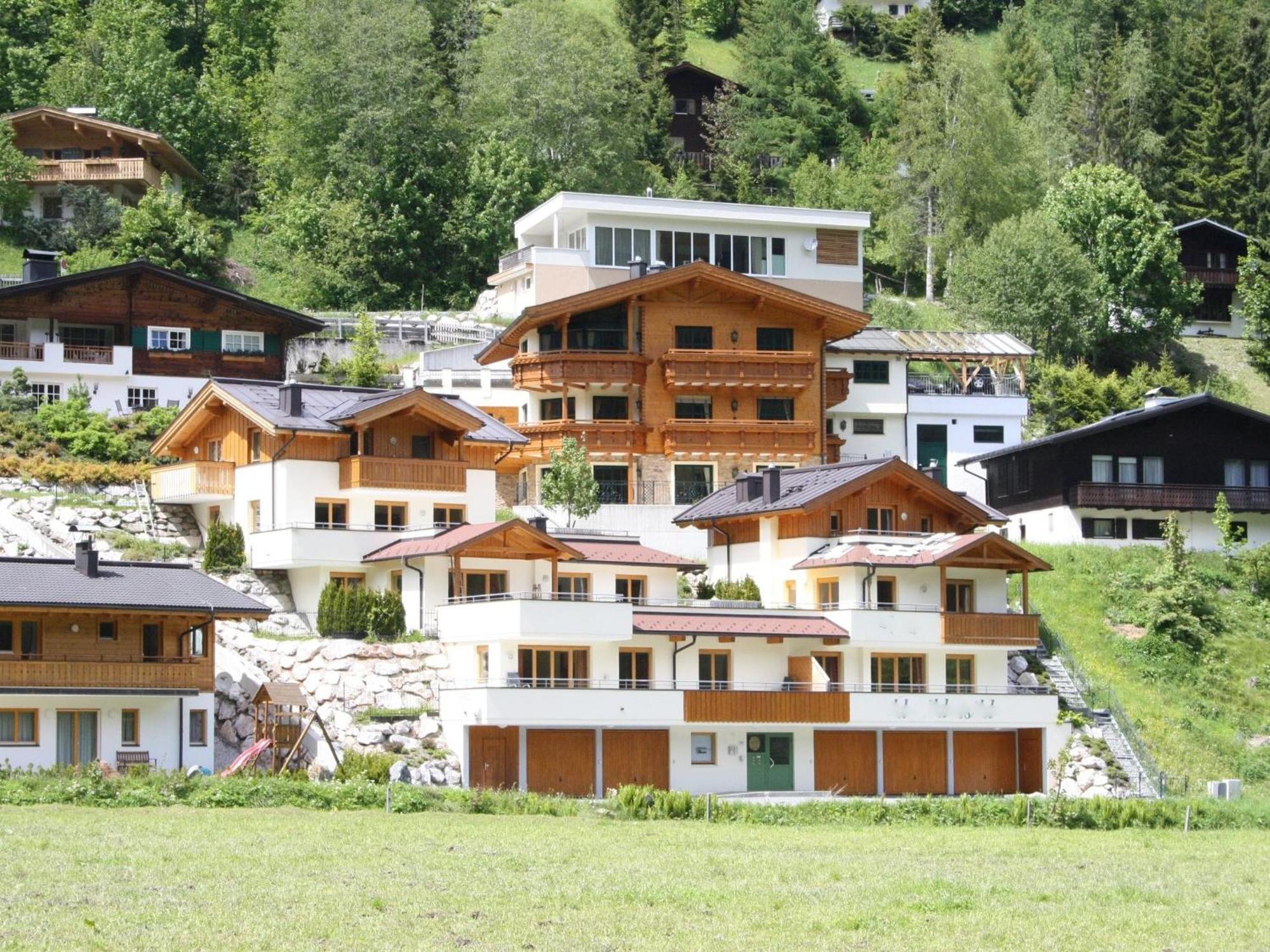 Large Chalet Apartment In Saalbach Hinterglemm Eksteriør bilde